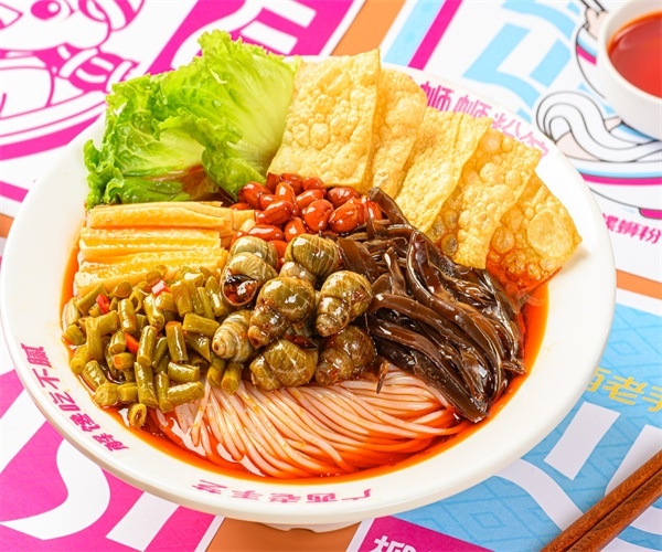 大学旁边开个螺蛳粉加盟品牌店怎么样？