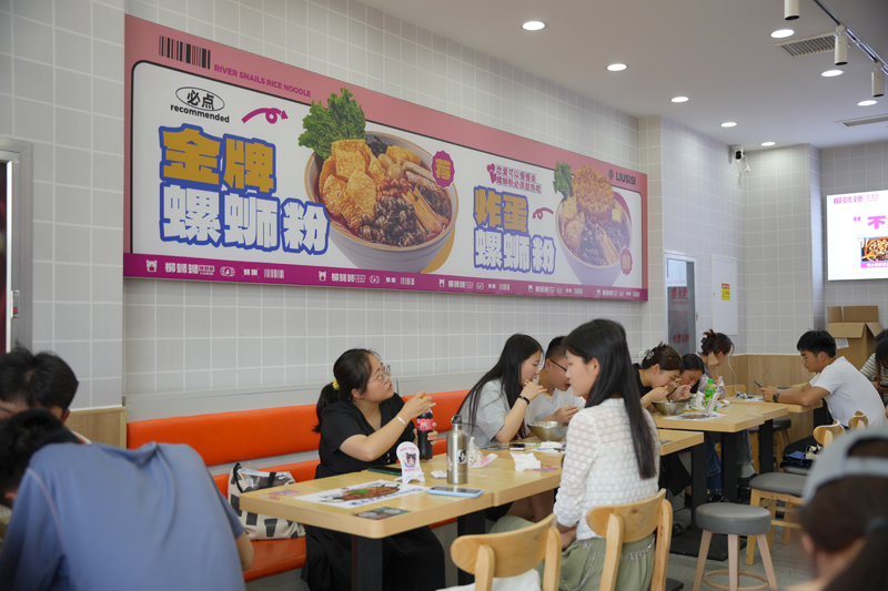 又问，柳蛳蛳螺蛳粉加盟费多少钱？