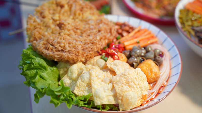 高校食堂加盟螺蛳粉选择哪个品牌？答案藏在学生的饭卡里