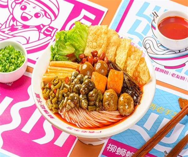 在乡镇开个螺蛳粉加盟店需要多少资金？村口王婶都算得明白