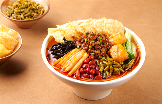 柳州螺蛳粉加盟店排行榜怎么选？柳蛳蛳复合型门店更适配创业者