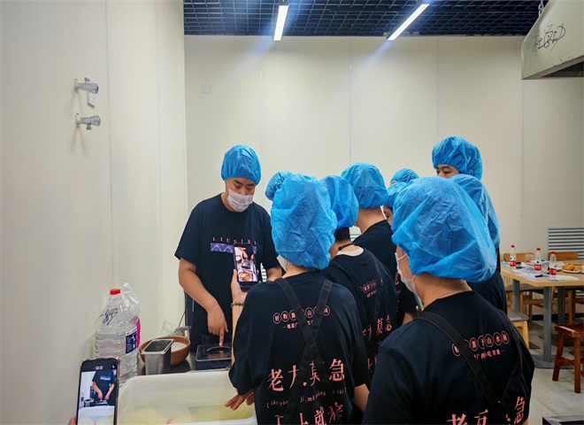 加盟螺蛳粉店大概要多少钱.jpg